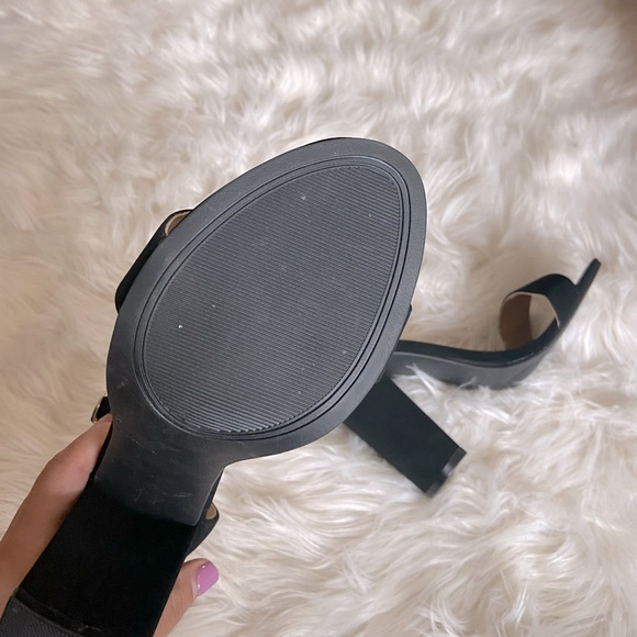 Black strap heels - Picture 3 of 4